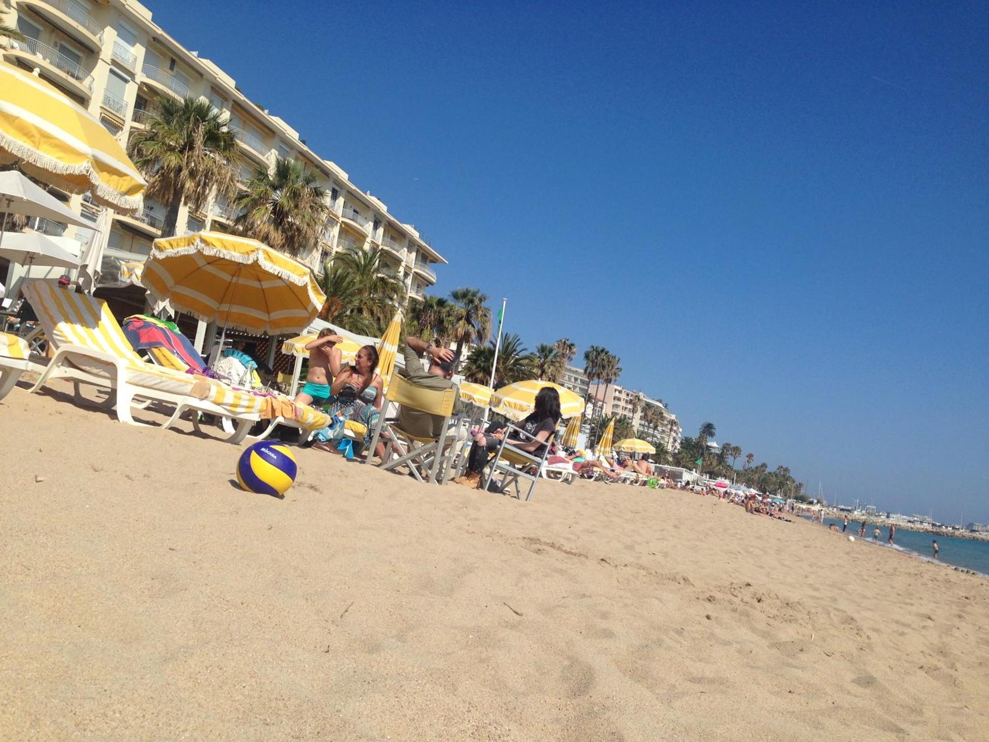 Only 60M To The Beach, 2 Bedroom Cozy Apartment, 80M2 Big Garden, Very Central カンヌ エクステリア 写真