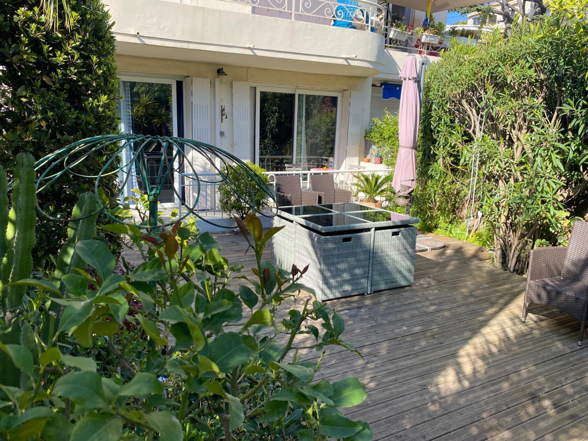 Only 60M To The Beach, 2 Bedroom Cozy Apartment, 80M2 Big Garden, Very Central カンヌ 部屋 写真